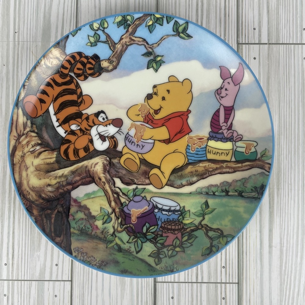 BRADFORD EXCHANGE Winnie The Pooh Honey of A Friend Is As Sweet As Honey Plate